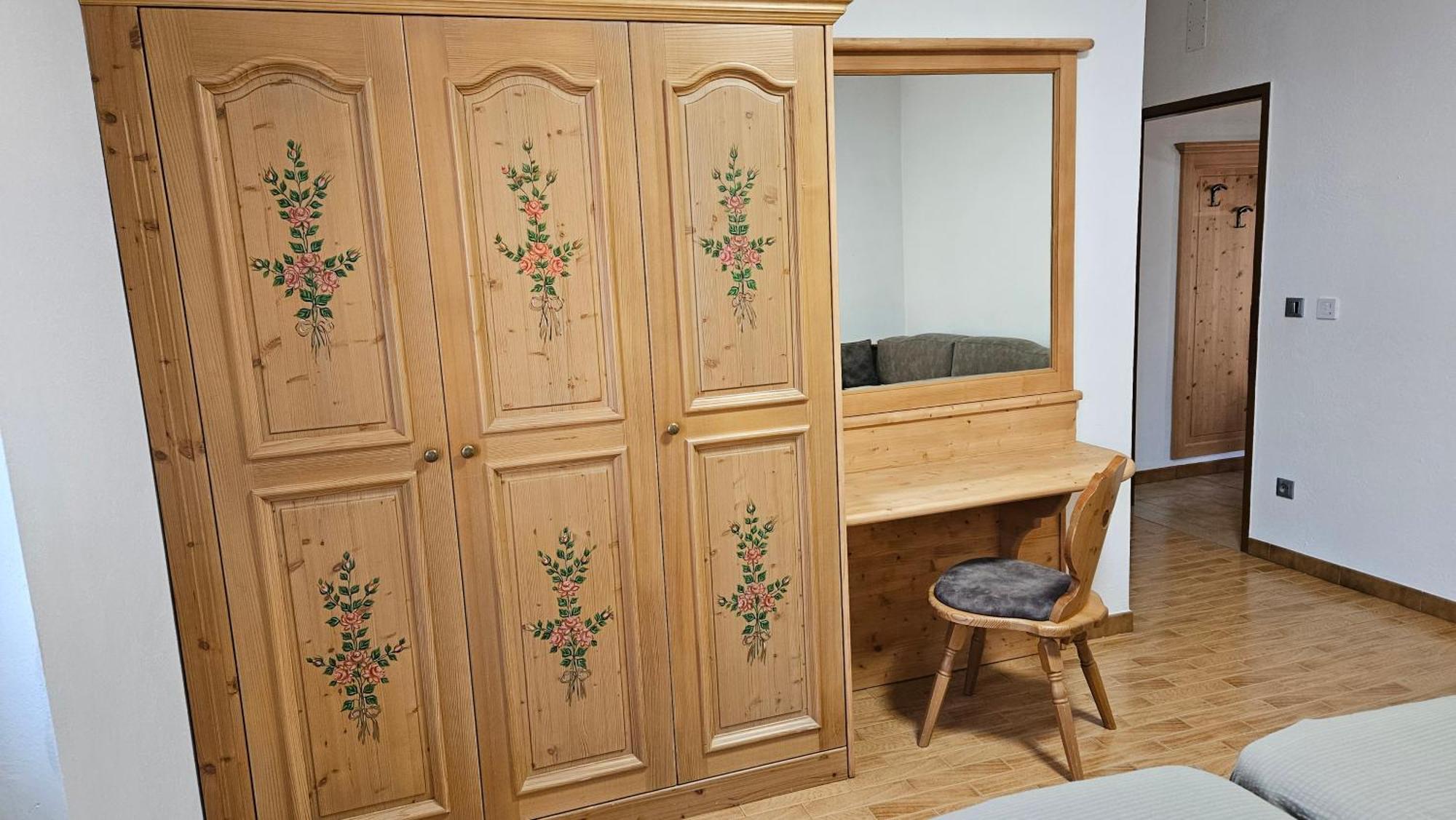 Croz Del Re Apartment